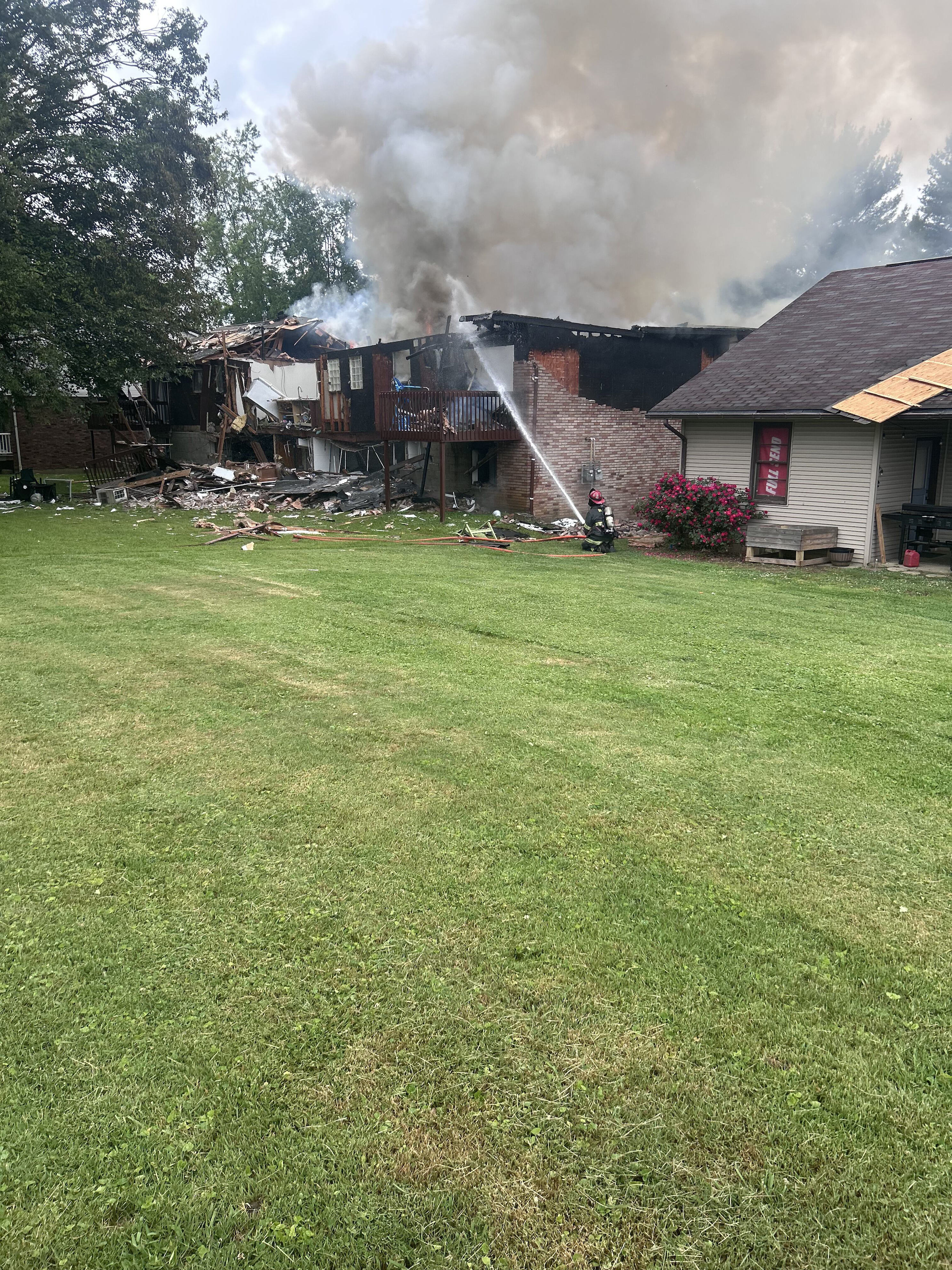 Ongoing house fire in Belpre