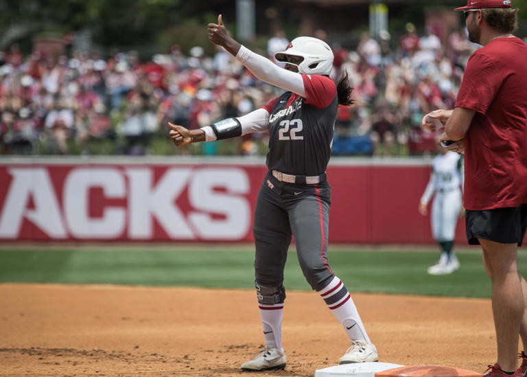 Arkansas softball breezes past South Florida, wins Fayetteville ...