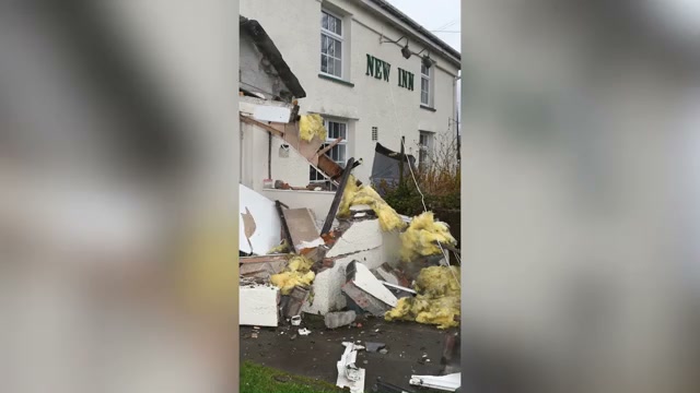 Video shows moment pubgoer smashes bulldozer into bar
