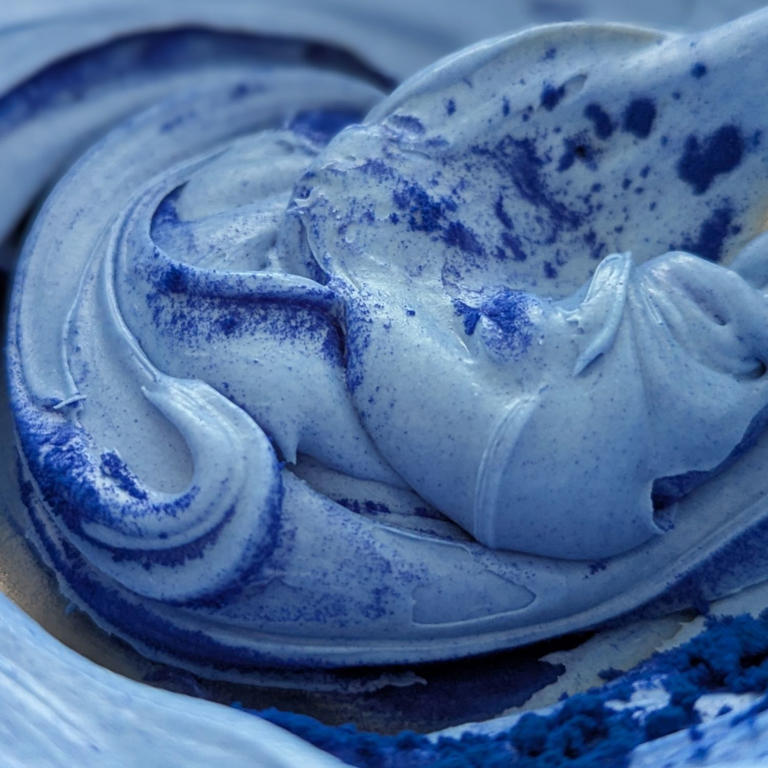 How to make blue chocolate (naturally, with just 2 ingredients)