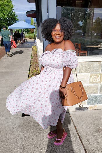 Reviewer in the light blue version with short puff sleeves worn off the shoulder