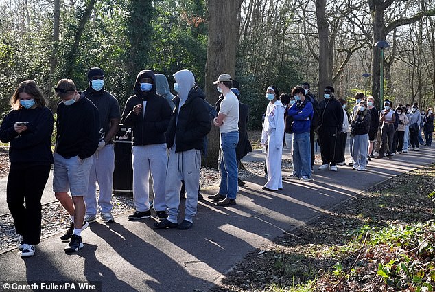 Meningitis Vaccine Urged for Rollout After Student Death, Charity Chief Says