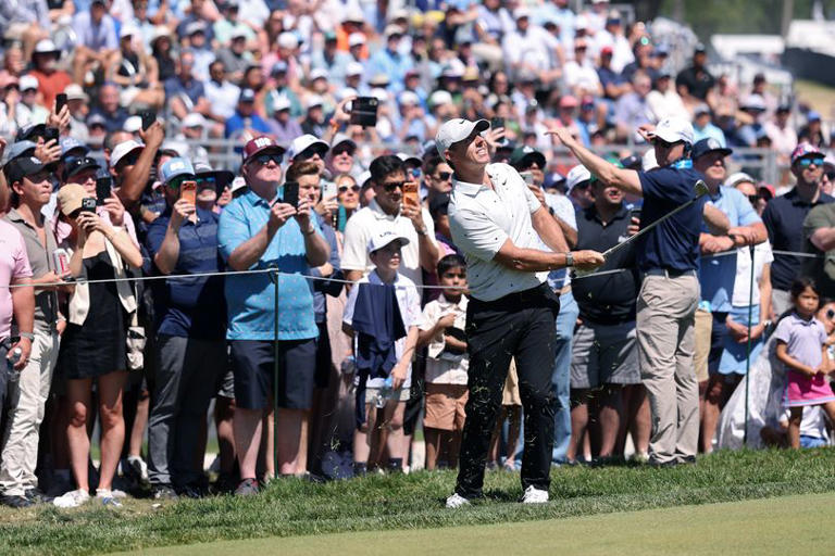 Rory McIlroy receives rowdy treatment from PGA Championship fans