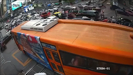 Bus explodes in fireball killing eight after train crashes into it in ...