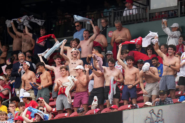Cardinals manager Marmol buys tickets for fans to continue shirtless ...