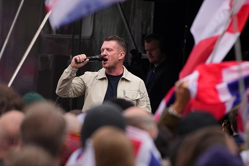 London police out in force as tens of thousands attend rival rallies