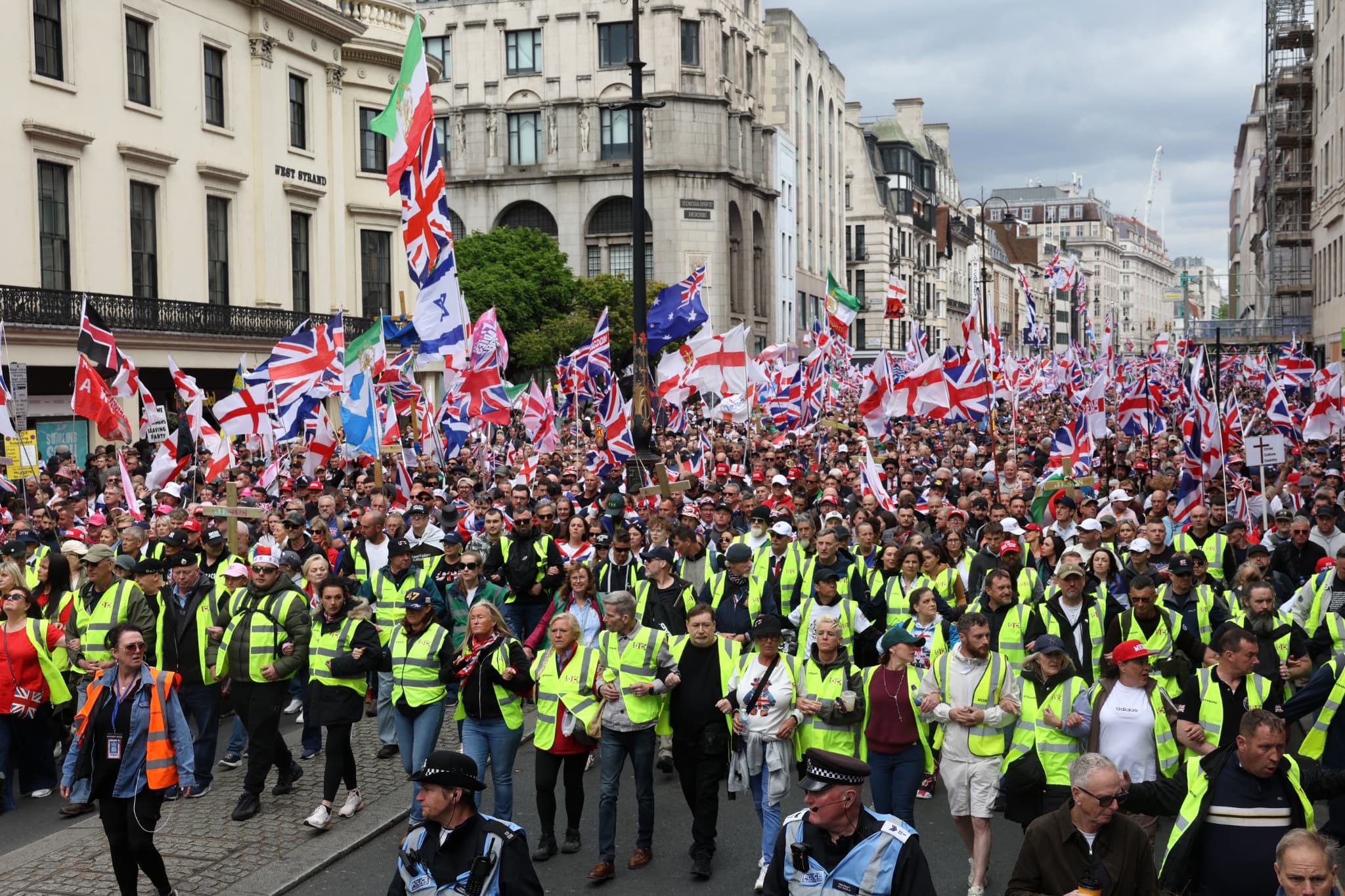 Des dizaines de milliers de personnes dans la rue à Londres pour une ...