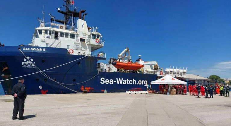 Sea Watch, il caso nasce a Brindisi: capitano indagato dopo l'arrivo ...