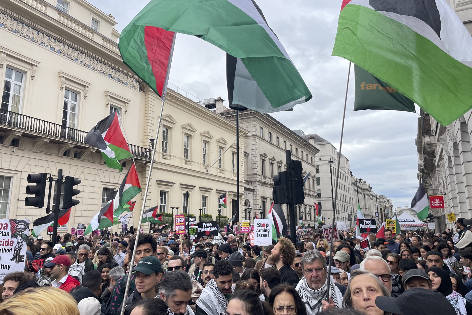 Decenas de miles de manifestantes en Londres para conmemorar el día de ...