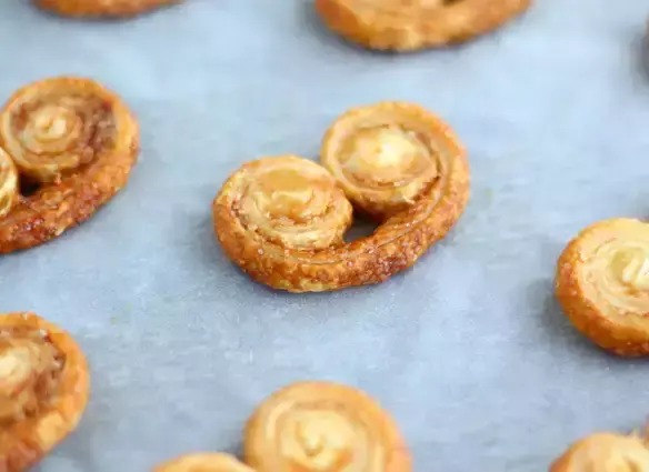 Simple and quick puff pastry palmiers