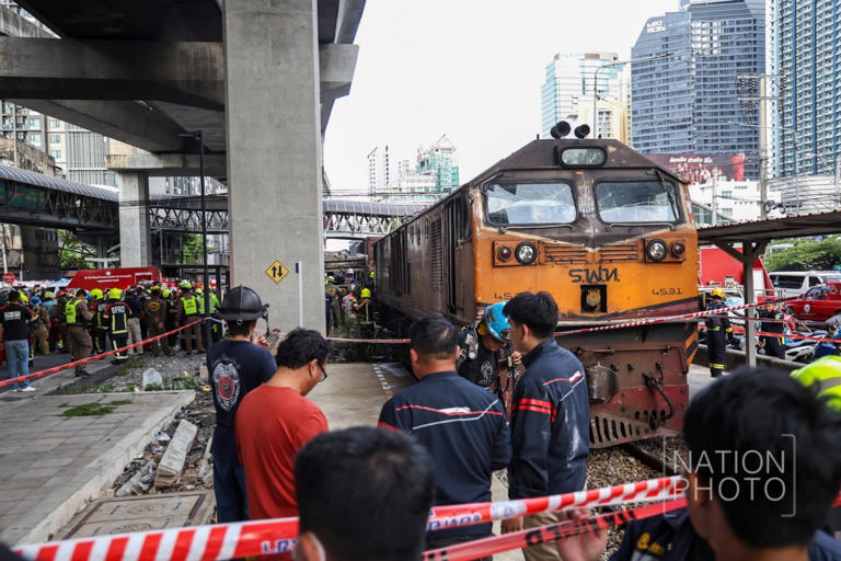 ถึงว่า รถไฟเบรกไม่อยู่ สุดท้าย ชนรถเมล์ 206 กลายเป็นโศกนาฏกรรม