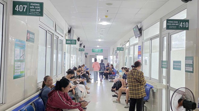 Khám, sàng lọc sức khỏe miễn phí để người dân không mất bò mới lo làm chuồng