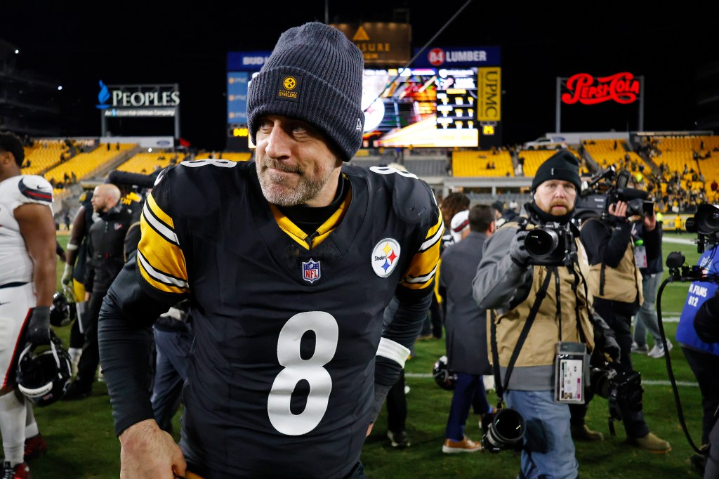 Aaron Rodgers returns to Steelers for 22nd NFL season