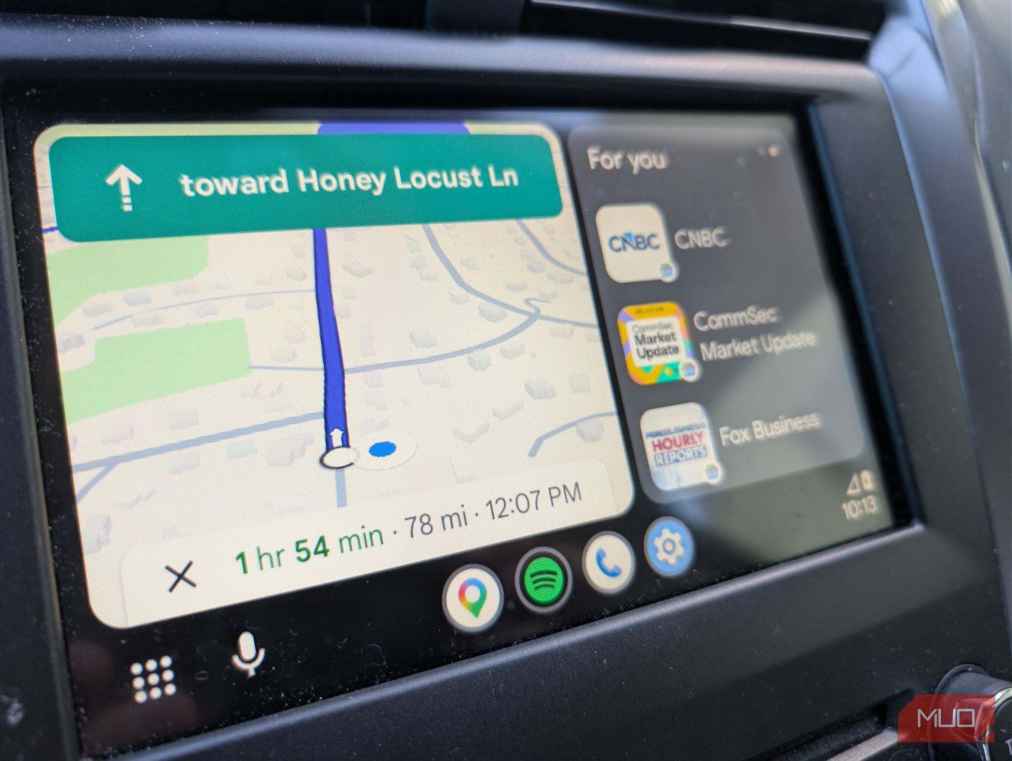 These Android Auto and CarPlay features are built in, but most drivers ...