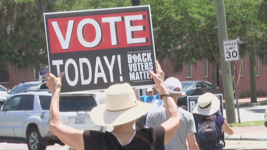 Protestors rally in Savannah for voters’ rights