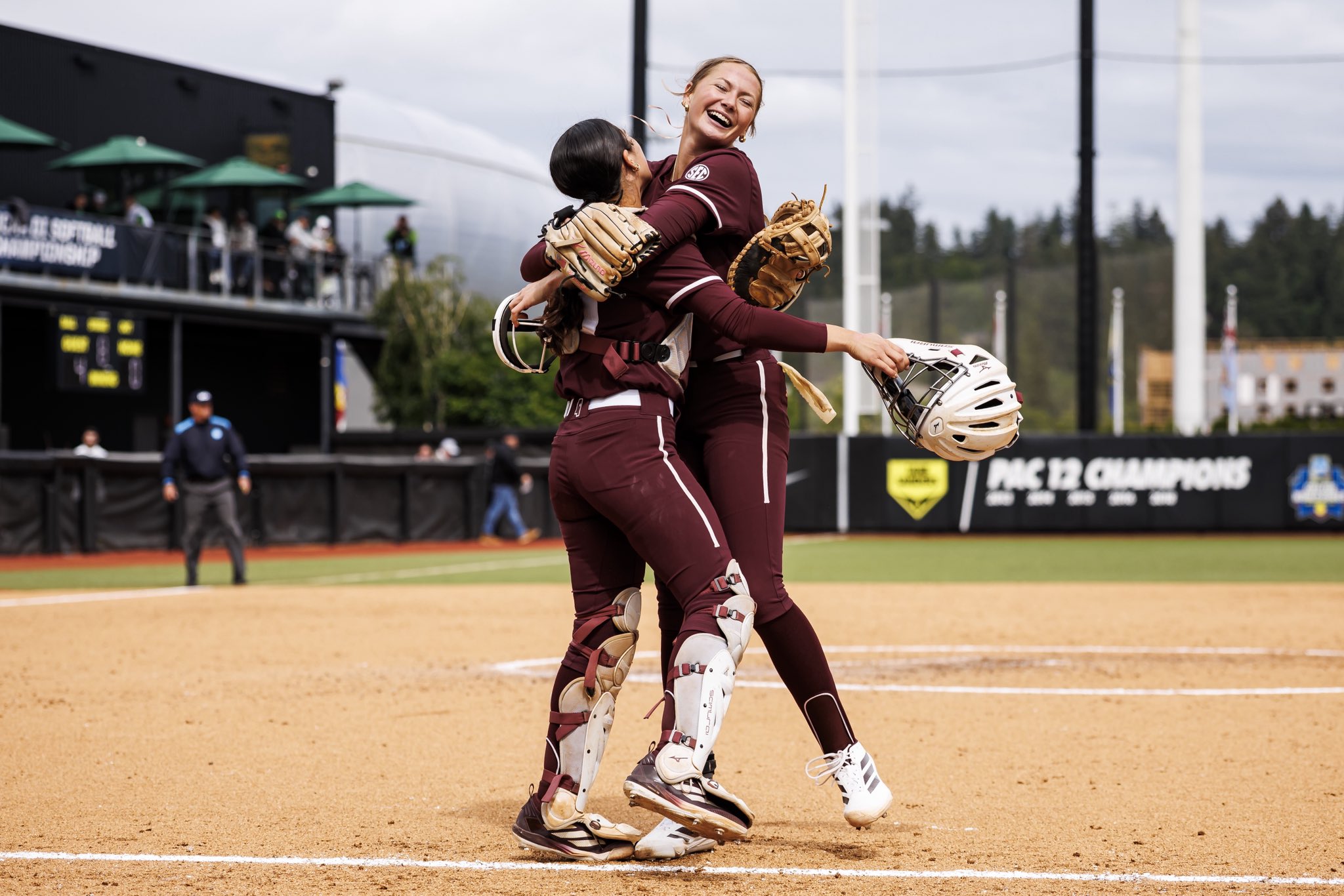 Alyssa Faircloth’s no-hitter puts Bulldogs in Eugene Regional final