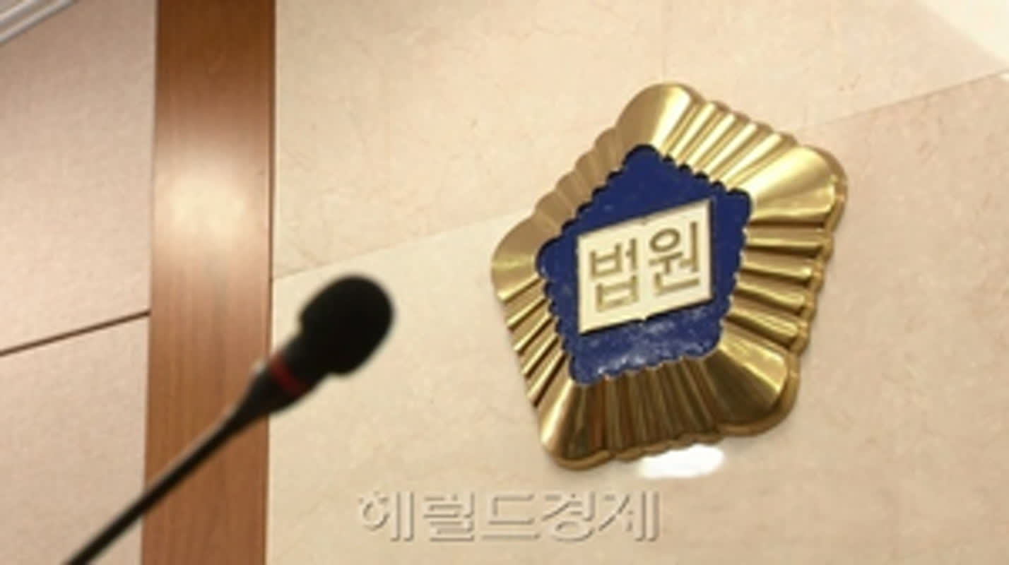 무면허 지게차 몰다 화물기사 숨지게 한 70대…집행유예