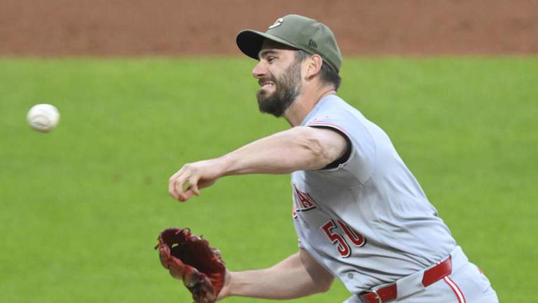 Reds bullpen melts down again in 7-4 loss to Guardians