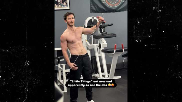Kevin Jonas’ wife puts his shirtless abs on full display