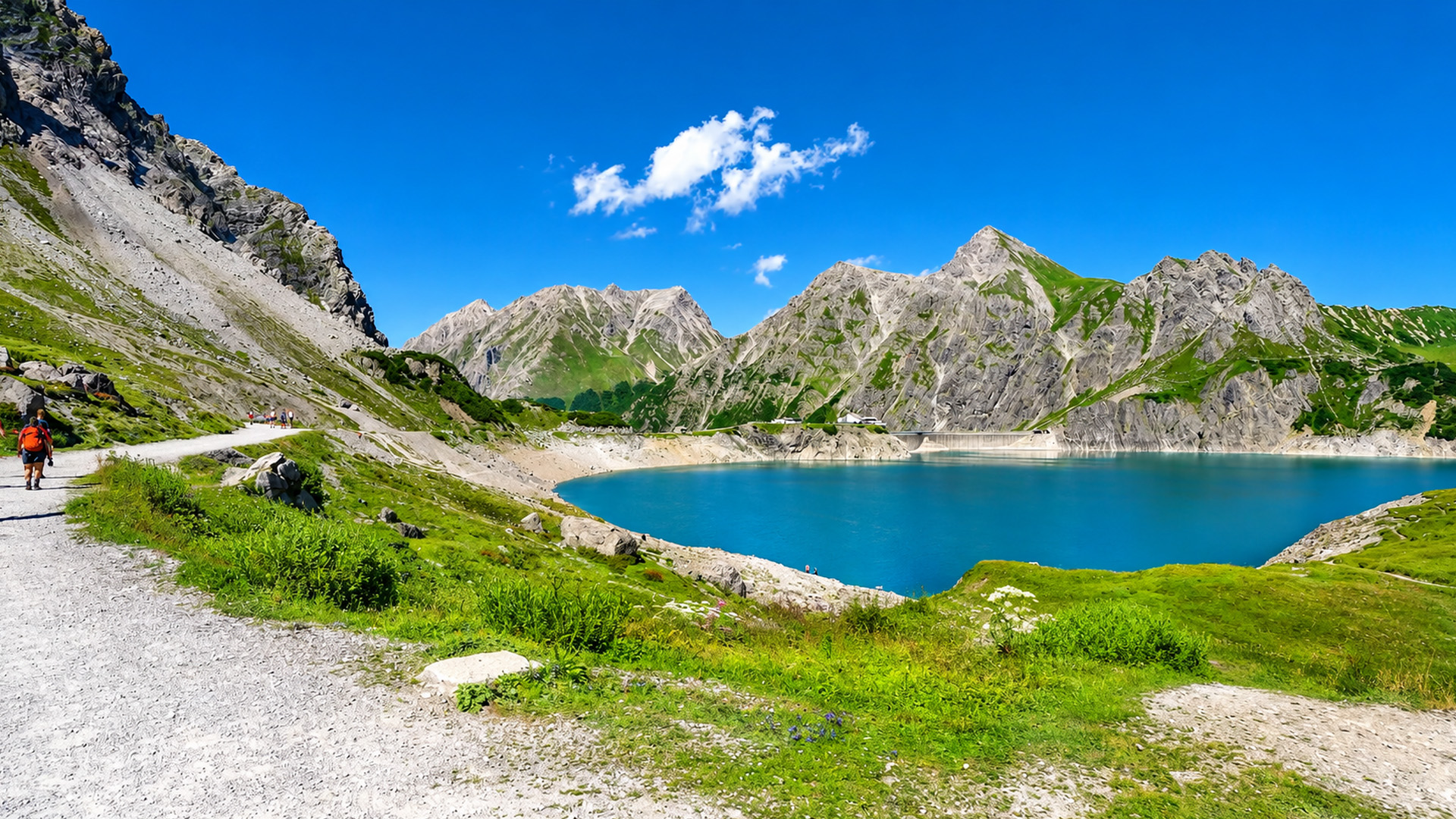 Ta en naturskön promenad runt Lünersee i Österrike (4K)