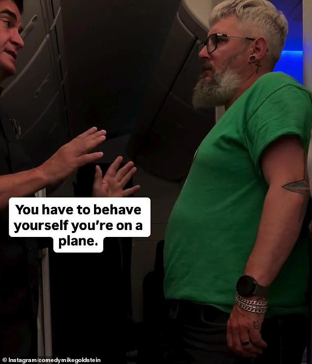 No-nonsense Qantas attendant confronts slurring passenger before he is ...