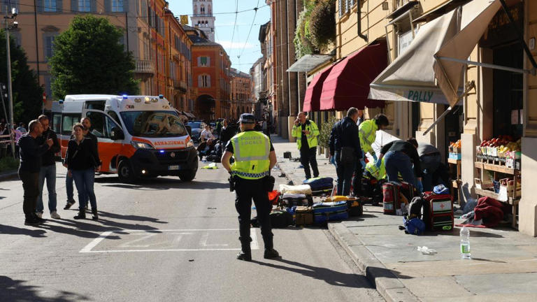 Con l’auto sulla folla a Modena. Due le persone con le gambe amputate ...
