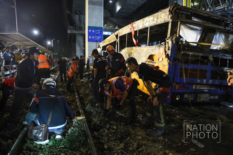 ถึงว่า รถไฟเบรกไม่อยู่ สุดท้าย ชนรถเมล์ 206 กลายเป็นโศกนาฏกรรม