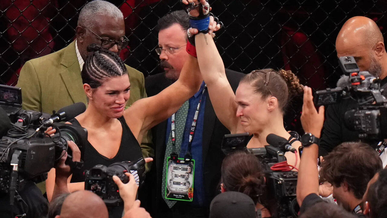 Image for Ronda Rousey defeats Gina Carano with armbar in 17 seconds during comeback fight