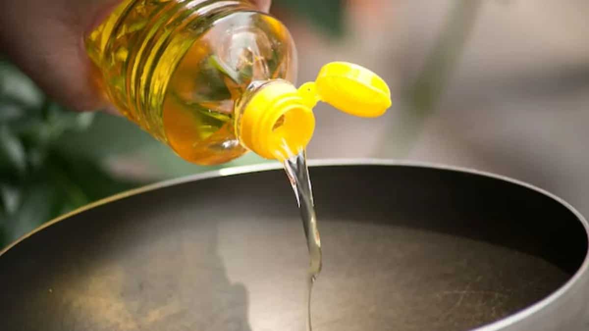 Easy kitchen tricks to reduce excess oil in everyday cooking