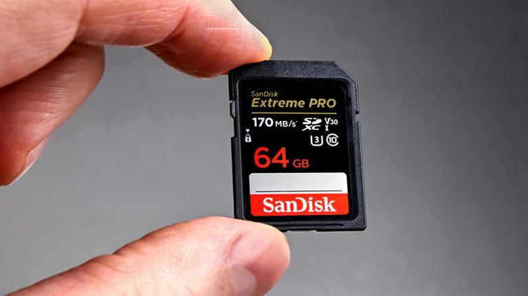 What does V30 mean on an SD card?