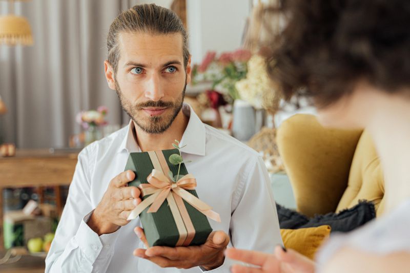 10 meaningful little things men do that leave a lasting impression