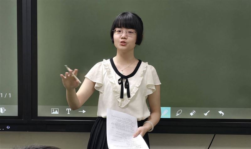 國文科呂芯老師分析，今年命題橫跨古今中外，從古典文學到農業、科技、環境保護、政治與歷史文本皆入題，明顯比去年更強調108課綱跨領域整合與閱讀應用能力。（圖／Good全名師教學團隊 執行長 顧全提供）