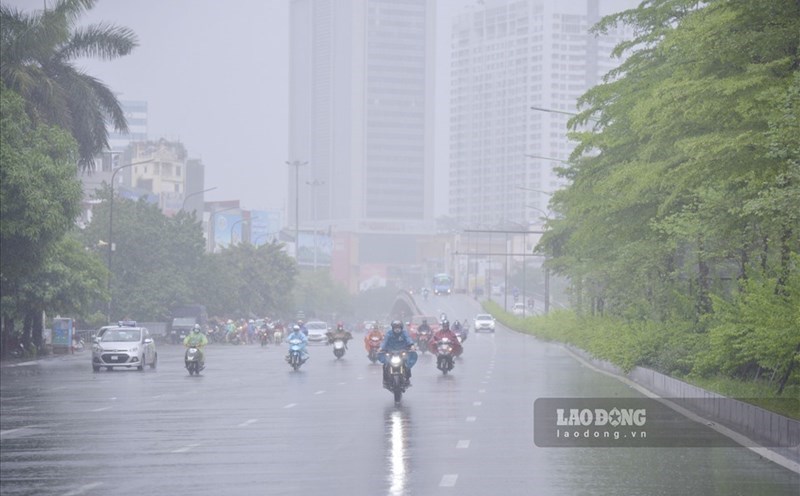 Cảnh báo nguy cơ mưa dông sắp kéo đến Hà Nội
