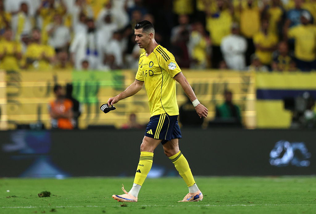 Chán nản sau thất bại ở Cúp châu Á, Ronaldo bỏ lễ trao huy chương