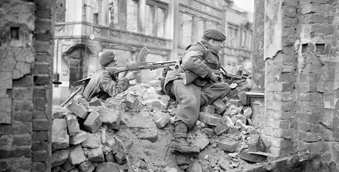 20 photos inside the life of a World War II commando