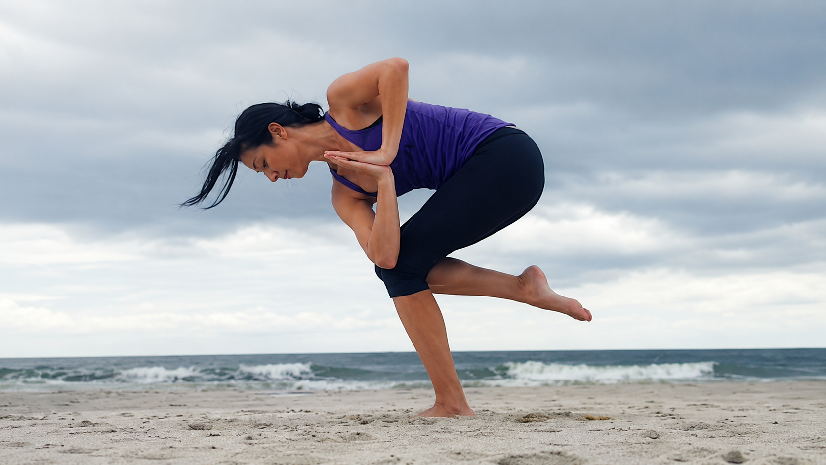 Beach yoga flow targets glutes and improves balance