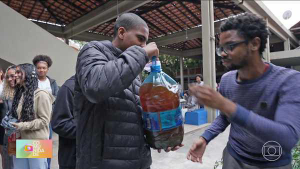 Faetec usa óleo de cozinha como 'mensalidade' em curso preparatório no Rio