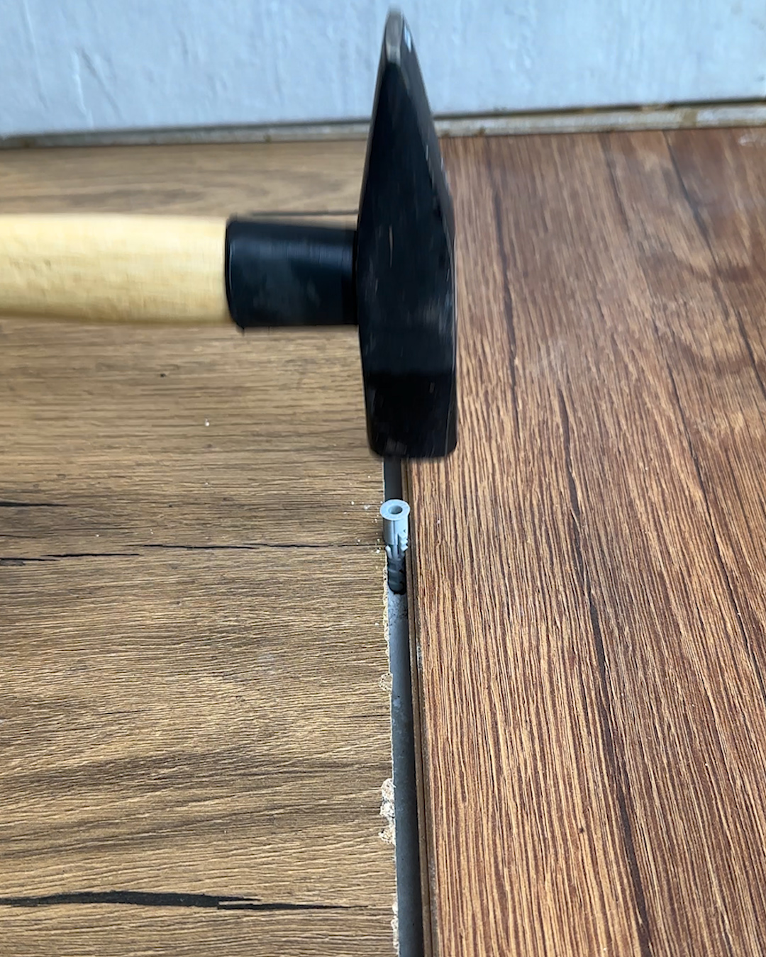 How to install a floor threshold strip 🔧