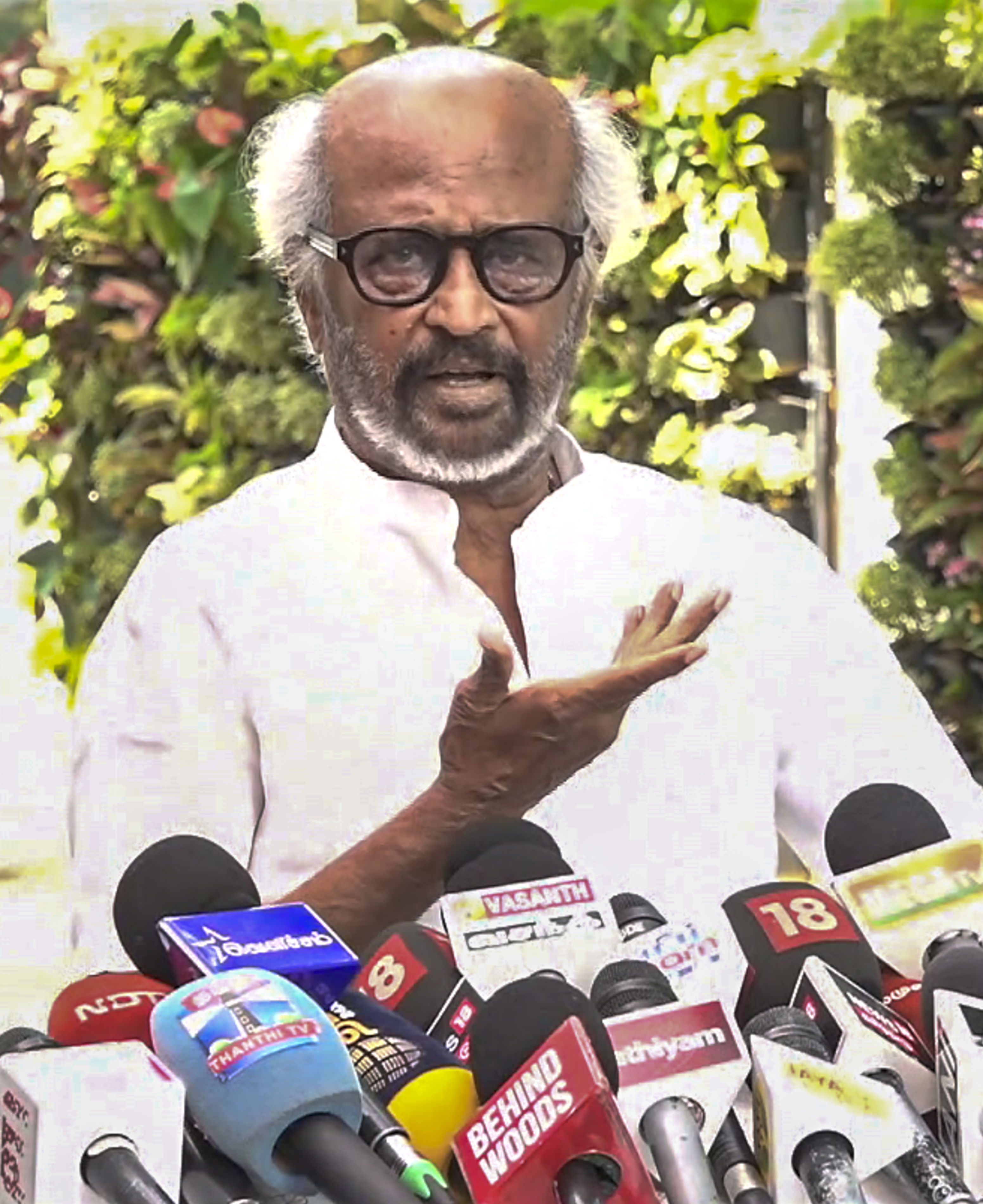 40-year-old promise kept: Kamal Haasan produces Rajinikanth’s ‘Dharman’