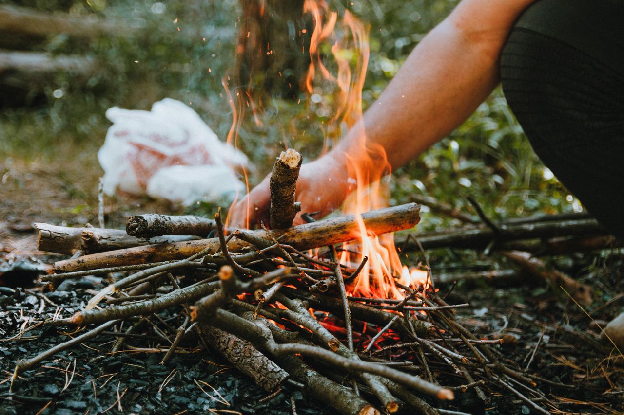 8 fire starting methods that actually work in a downpour