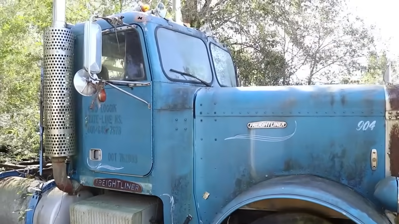 This Freightliner was hidden in the bushes for 17 years