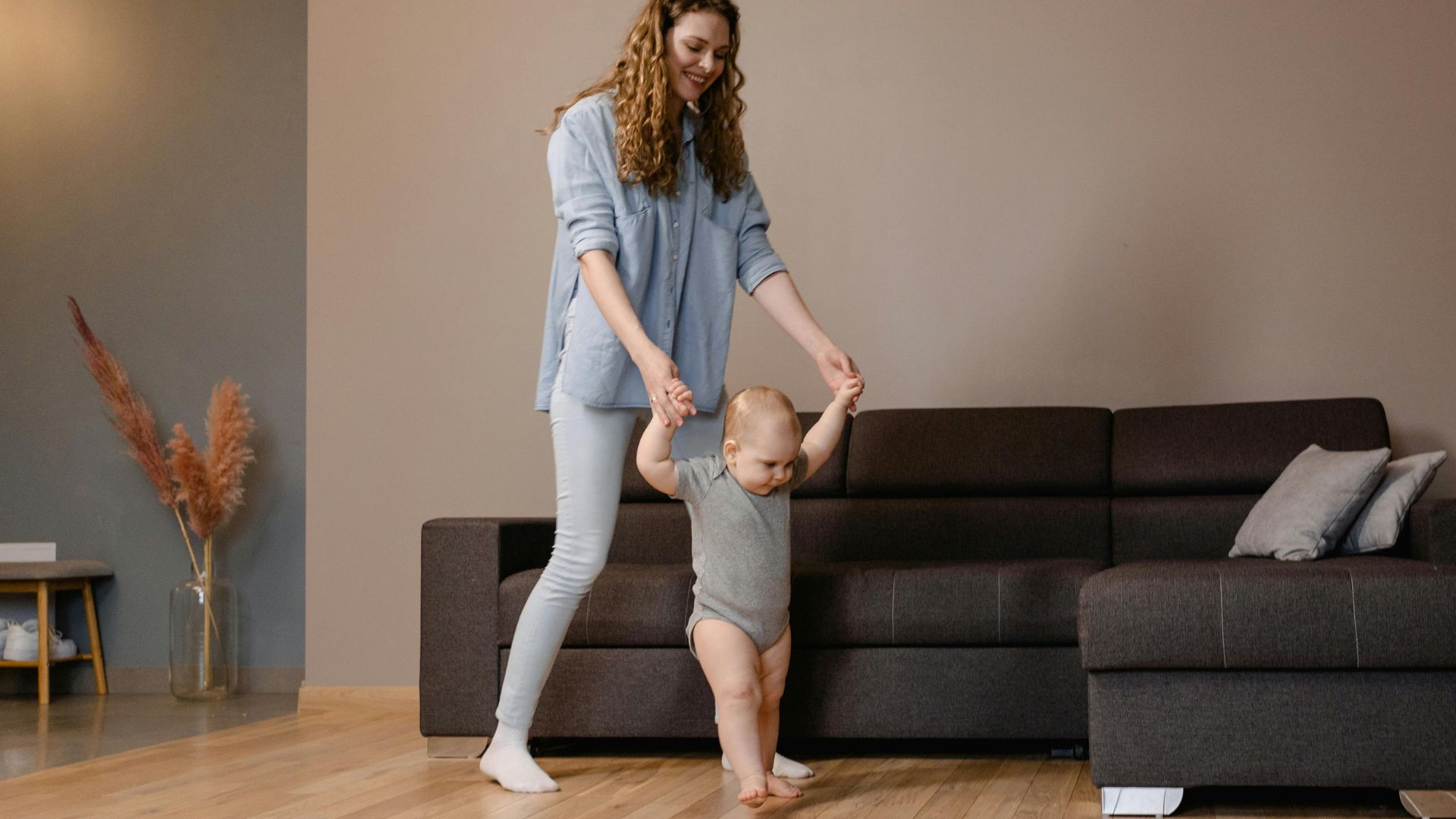 14 gestures that build a sense of safety for toddlers