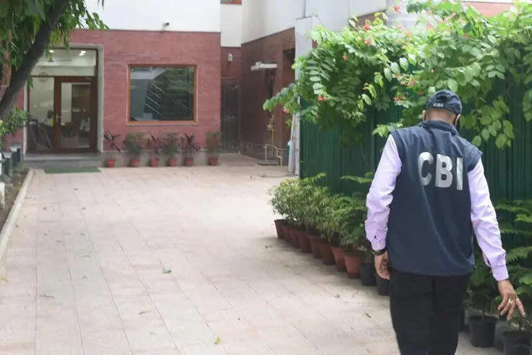 Rs 590cr bank scam: CBI grills 2 senior bureaucrats, seizes mobiles ...
