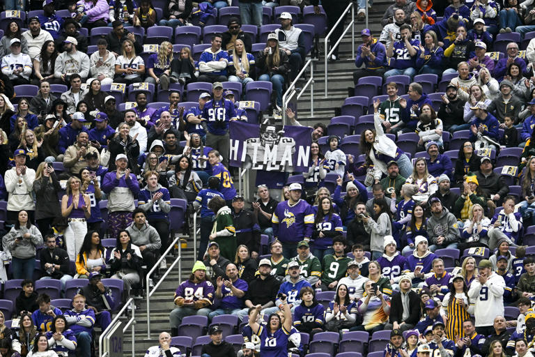 Green Bay Packers at Minnesota Vikings: Game time, channel, radio ...
