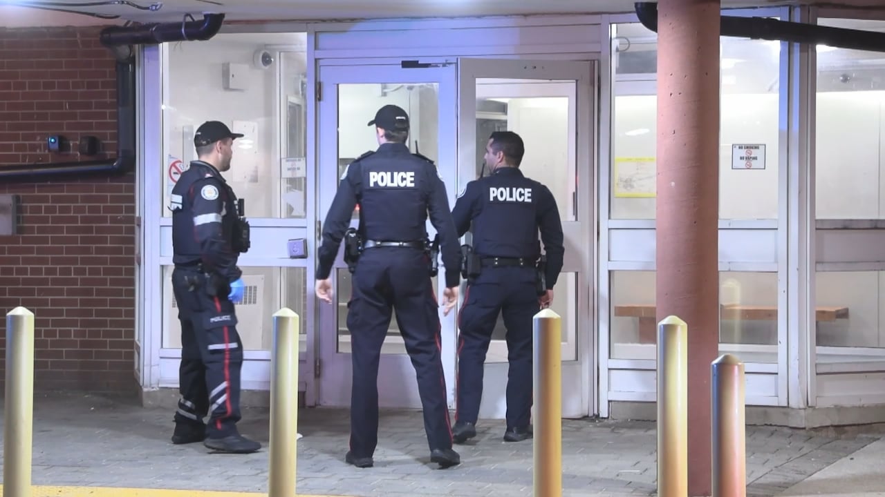 Man dead following stabbing in Etobicoke apartment: Toronto police