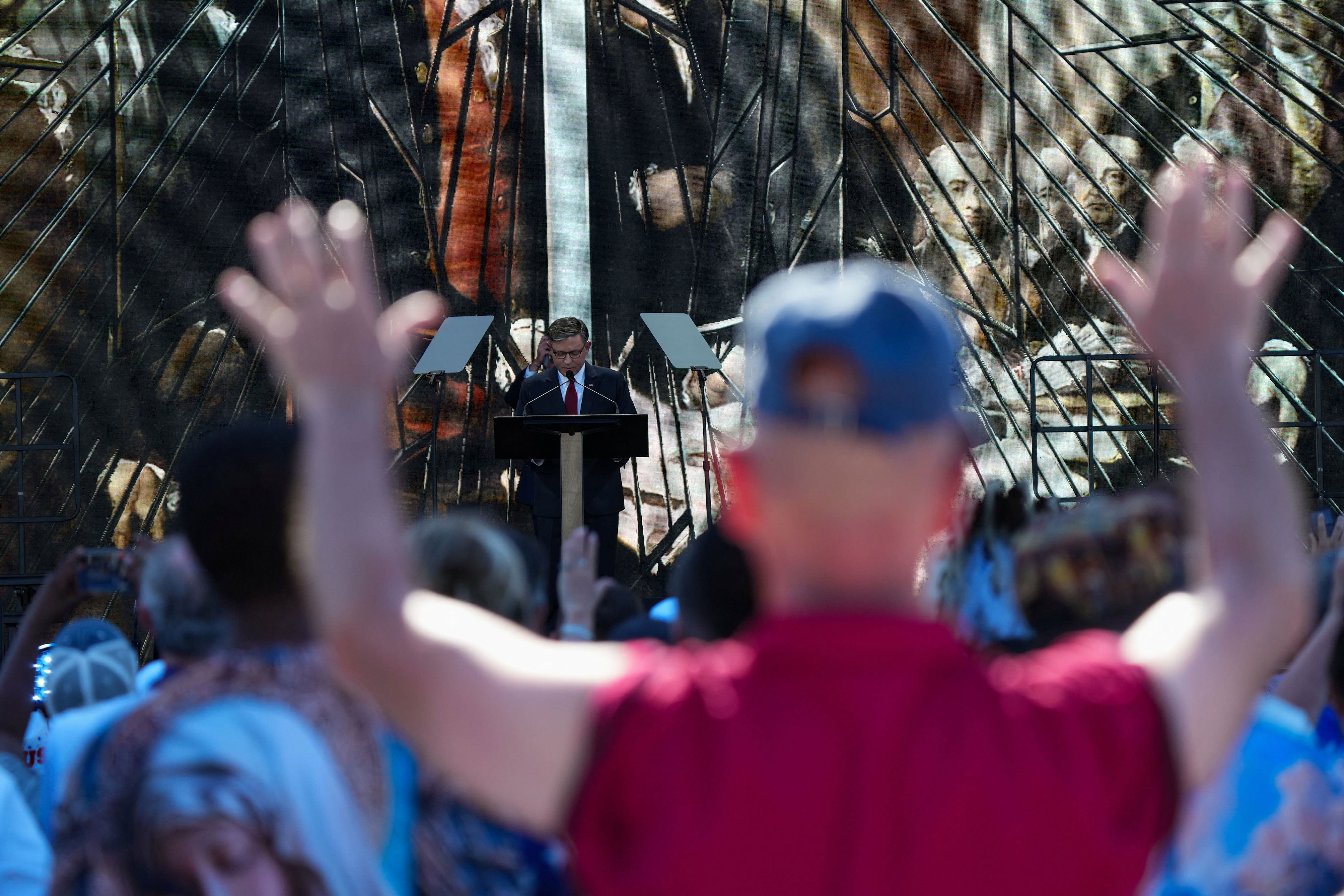 Thousands gather on National Mall for Trump-backed 'Rededicate 250 ...