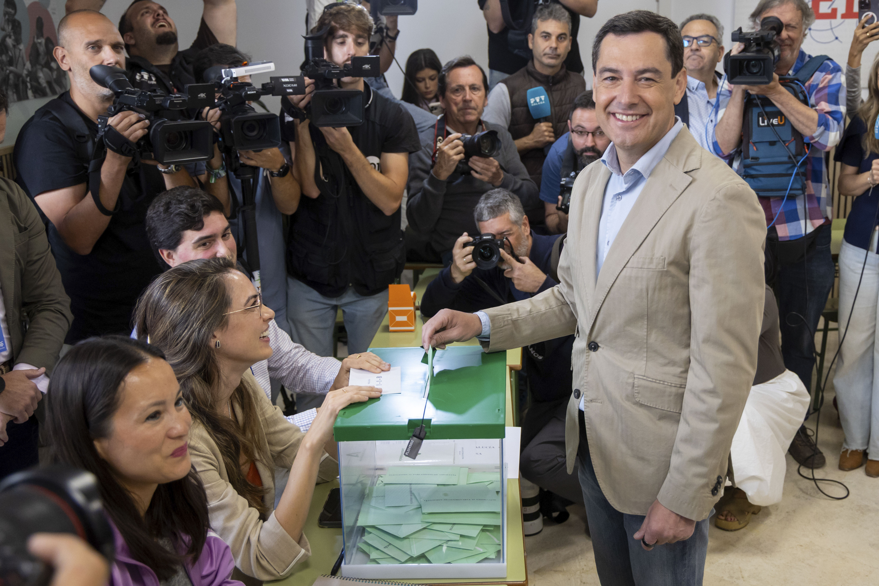 El PP gana las elecciones en Andalucía sin mayoría absoluta y el PSOE ...