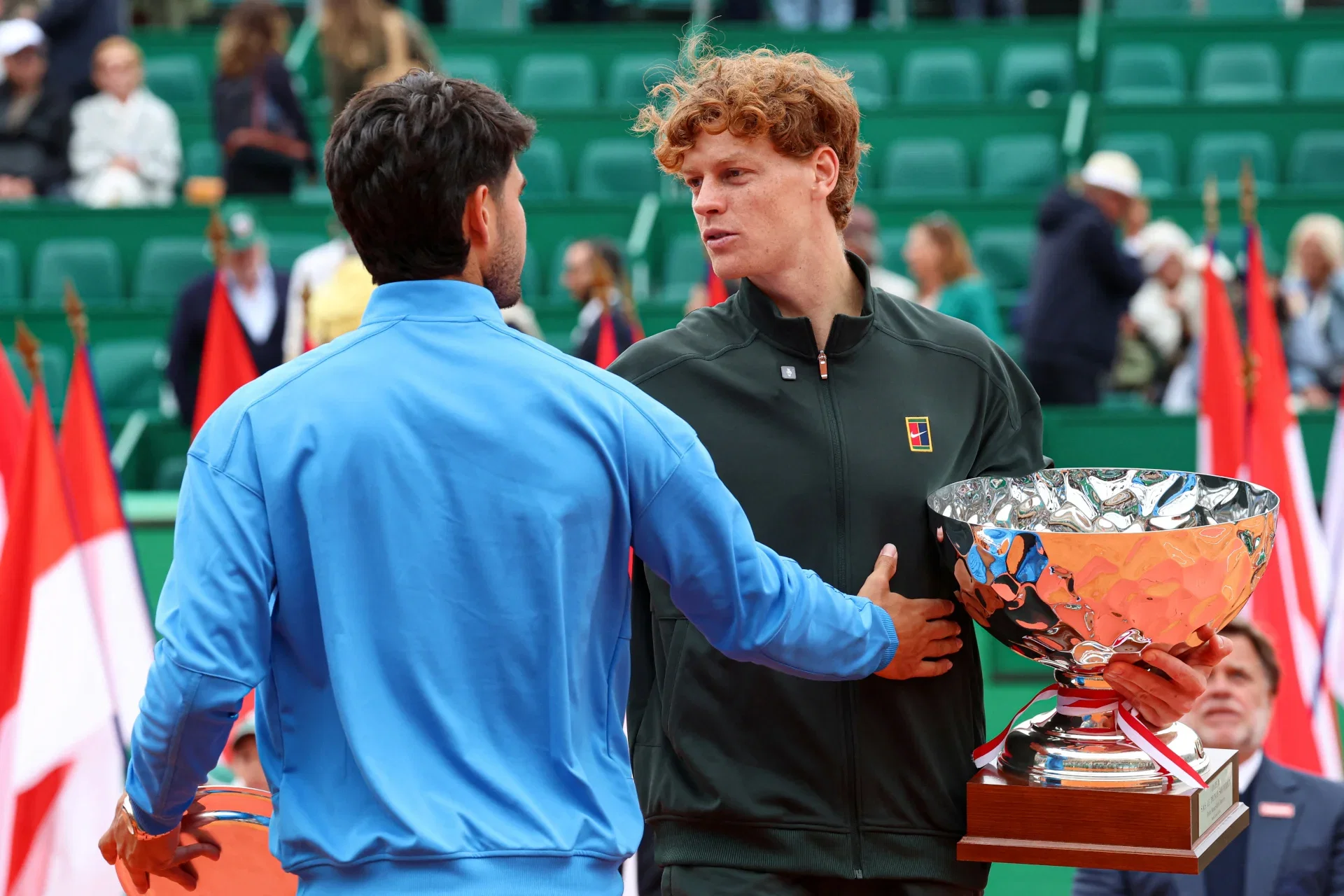 Após Djokovic, Alcaraz junta-se aos parabéns a Sinner pelo feito ...