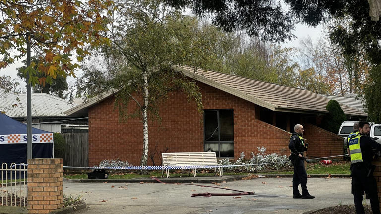 Police are investigating a fatal house fire in the Ballarat suburb of Wendouree this morning. (ABC News: Laura Mayers)