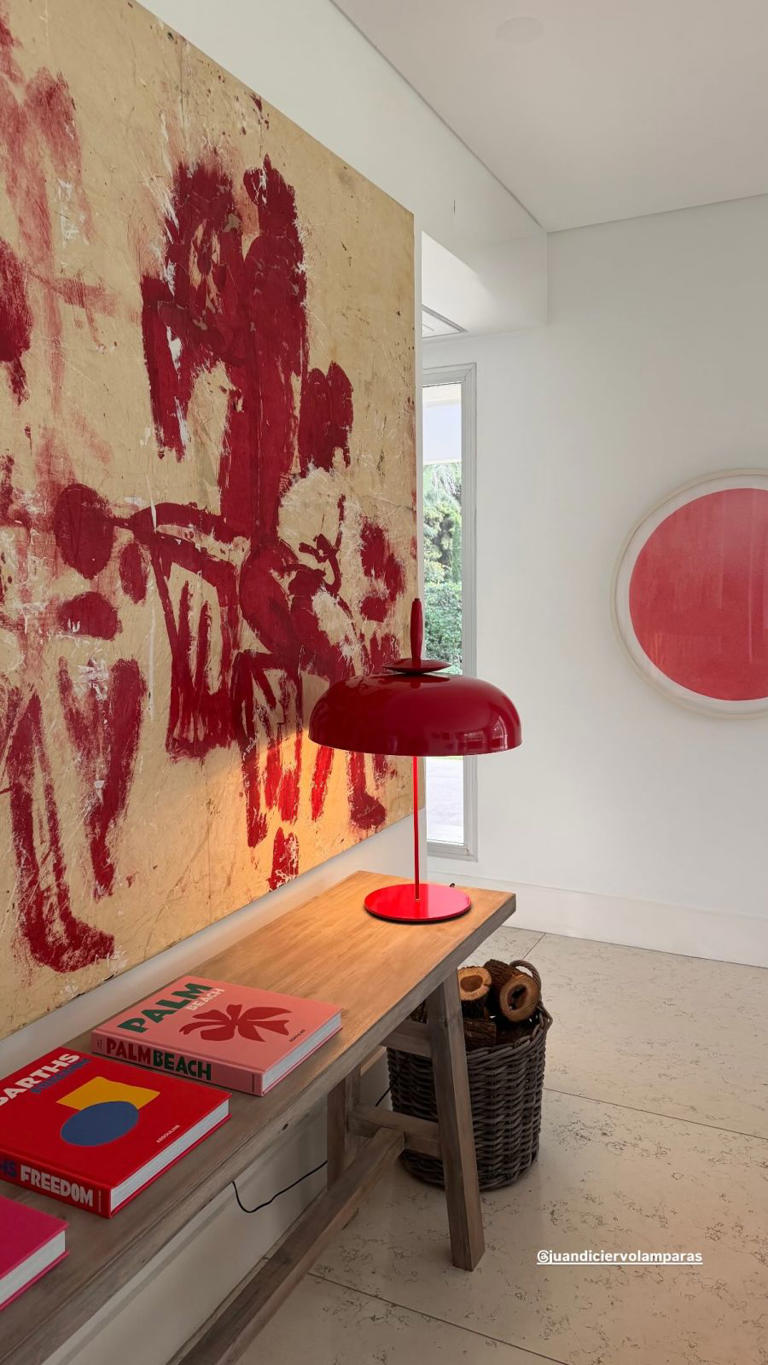 Adiós al minimalismo: el rincón rojo de Juliana Awada que marca la ...